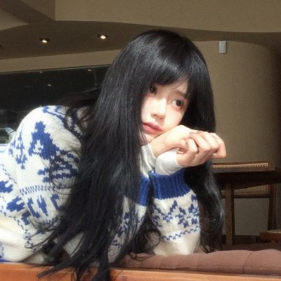 穿黄靴子的女孩